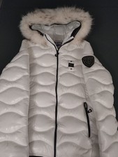 blauer donna con pelliccia e