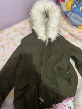 parka verde con pelliccia
